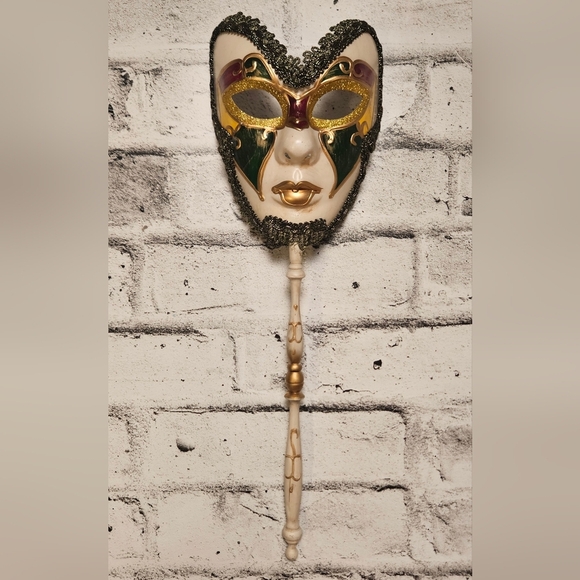 Vintage Venetian Wall Masks on Handles – Harlequin & Crackle Gold Pair - Picture 7 of 12